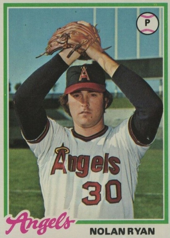 1978 탑스 야구 카드를 보면 거의 즉시 알아차릴 수 있는 몇 가지 사항이 있다. 가장 먼저 보이는 것은 얇은 테두리와 펑키한 글꼴이 있는 모양으로 1970년대 후반의 향수를 불러일으킨다. 사진은 놀란 라이언 #400 카드 [사진출처:스포츠카드인베스터]