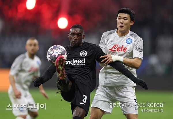 랜달 콜로 무아니와 김민재 / 사진=Gettyimages 제공