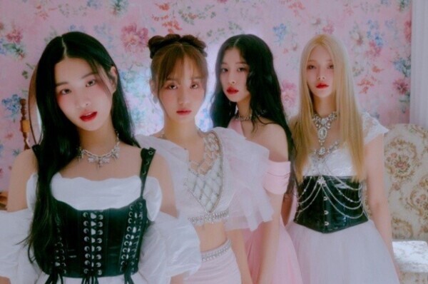 피프티 피피트 단체. 어트랙트 제공