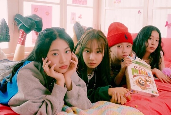 피프티 피피트 단체. 어트랙트 제공