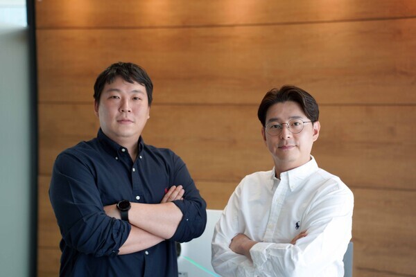 윤건 BU바움 대표(왼쪽)과 조우진 바움랩스 대표(오른쪽) / 사진=바움컬처스 제공