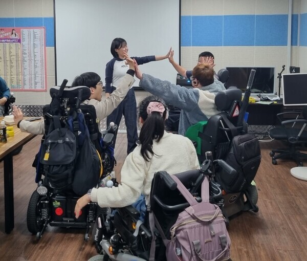 장애인 야학 교율환경 개선사업 실시 사진=우미건설
