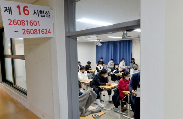 2024학년도 대학수학능력시험(수능)이 16일 치러져 수험생들은 그동안 닦아온 수년간의 노력이 결실을 맺도록 꼼꼼히 확인해야 한다. 사진=뉴시스