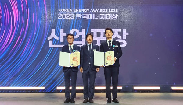 한국에너지대상 산업포장 수상을 받은 해줌 형정석 부문장(오른쪽 첫 번째)  사진=해줌