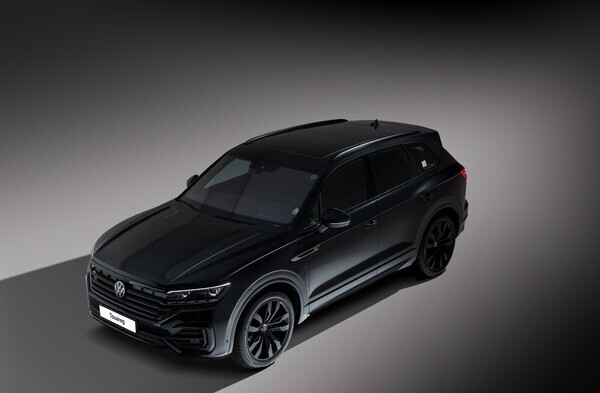 50대 한정판 모델 폭스바겐 ‘투아렉 R-Line 블랙 에디션 . 사진=지엔비오토모빌