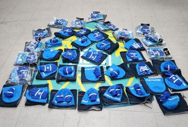 '꿈나무육성' 사업으로 학교에서 구입한 훈련용품(장갑) 사진=영등포구