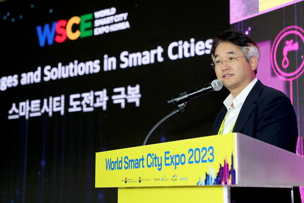 '2023 월드 스마트시티 엑스포'에서 기조연설 하는 이동환 고양특례시장. 사진=고양시