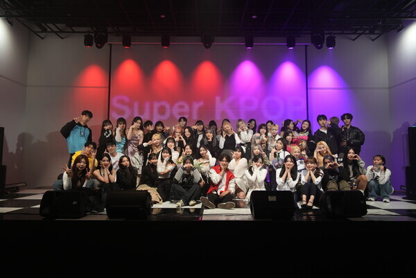동서울대학교는 13일 오후 7시, 교내 국제홀 대극장에서 K-POP과의 ‘MERRY WHITE K-POP’ 공연을 진행한다. 사진=동서울대학교