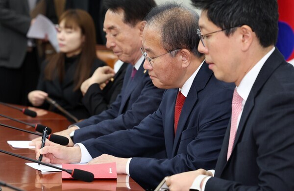 윤재옥 국민의힘 원내대표 겸 당 대표 권한대행이 14일 오전 서울 여의도 국회에서 열린 최고위원회의에 참석한 모습이다. 사진=뉴시스