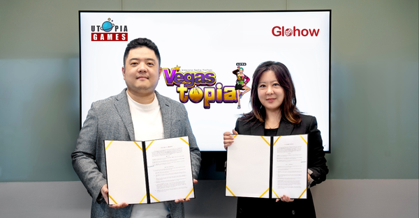 계약 체결식에 참석한 유토피아게임즈 박준영 대표(왼쪽). 글로하우 김현진 대표가 기념 촬영을 하고 있다.  사진=유토피아게임즈.