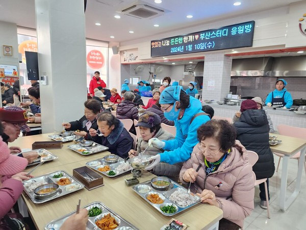 임영웅 팬클럽 부산영웅시대 '스터디하우스 ' 33회차 정기봉사. 사진=영웅시대