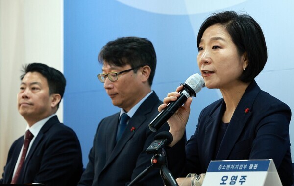 오영주 중소벤처기업부 장관이 11일 오전 서울 영등포구 중소기업중앙회 상생룸에서 열린 2024 주요정책 브리핑에서 인사말을 하고 있다. 사진 = 뉴시스