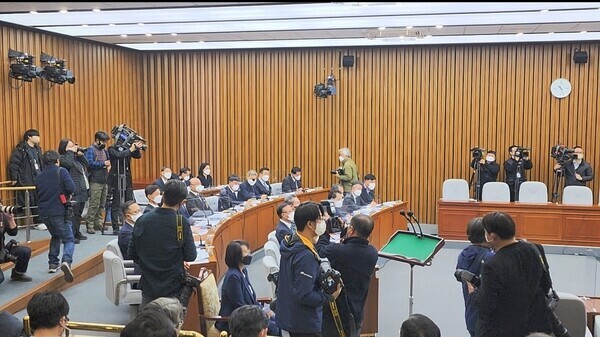 지난해 1월 4일 국회에서 열린 '이태원 참사 국정조사 특별위원회 1차 청문회' 모습. [CWN 뉴스 자료사진]