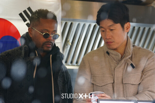 LG유플러스의 콘텐츠 전문 스튜디오인 STUDIO X+U는 스포츠 예능 ‘맨인유럽’을 공개하며 콘텐츠 라인업을 지속 확대한다. 사진은 맨인유럽 촬영 현장. 사진=LG유플러스
