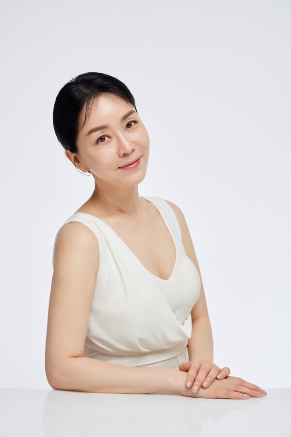 배우 김정난이 화장품 브랜드 '레바나럭스'의 광고모델로 발탁됐다. 사진=케이스타글로벌이엔티