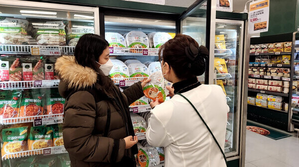 설 대비 성수식품 판매업소 지도점검을 하고 있다. 사진=영등포구