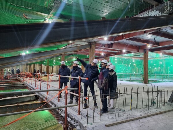 안전 사고 예방을 위해 현장 점검 중인 모습. 사진=영등포구청