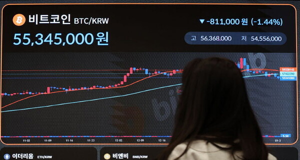 지난 23일 서울 서초구 빗썸 고객지원센터 전광판에 비트코인 등 가상자산 가격이 표시되고 있다. 사진=뉴시스