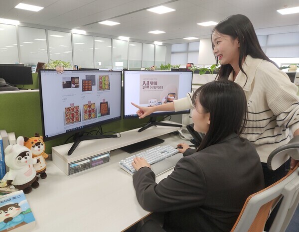 삼성전자 직원들이 온라인 장터에서 상품을 구매하는 모습. 사진=삼성전자