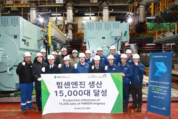 HD현대중공업이 29일일 독자 개발한 ‘힘센엔진’의 누계 생산 1만5000대 달성 기념 행사를 가졌다. 사진=HD현대중공업