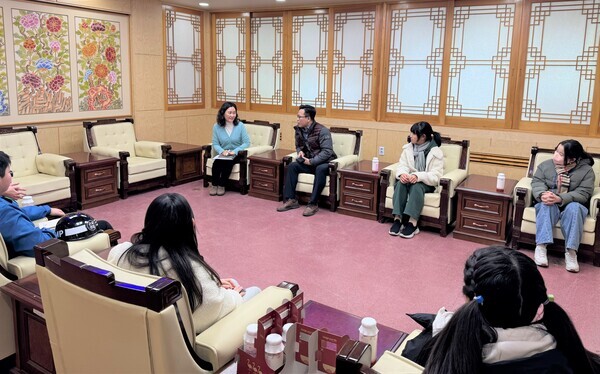 청양군청에 방문한 어린이 명예기자단.사진=영등포구
