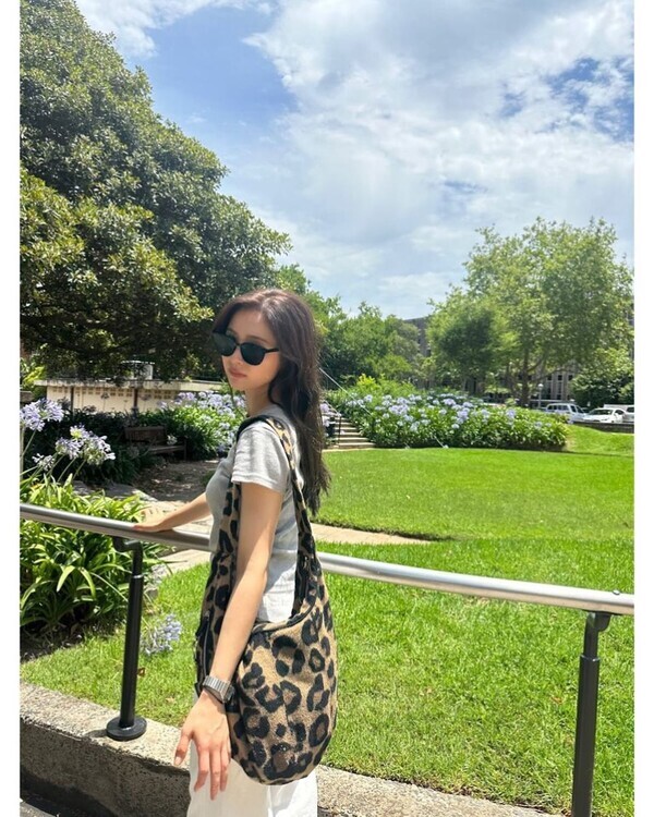 출처: 신세경 인스타그램 계정 @sjkuksee