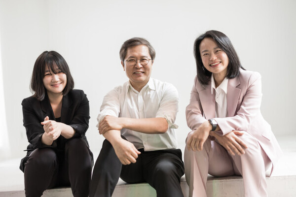 한국사회투자 C레벨 3인. 왼쪽부터 이혜미 이사, 이종익 대표, 이순열 대표.사진=한국사회투자