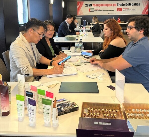 지난해 해외 판로개척과 경쟁력 강화를 위해 실시한 '해외시장개척단'의 모습. 사진=영등포구