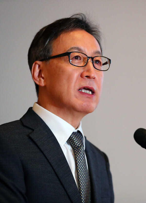 김선영 헬릭스미스 부회장이 중국 임상 결과를 미리 알고 주식을 매입했다는 의혹이 불거졌다.  사진은 김선영 헬릭스미스 대표이사의  DPN 임상 결과를 설명하는 모습. 사진=뉴시스