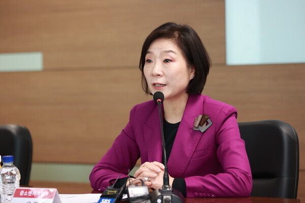 오영주 중소벤처기업부 장관이 22일 기술보증기금 서울지점에서 열린 ‘중기부-공공기관 정책원팀 토론회’에서 인사말을 하고 있다. 사진=중소벤처기업부