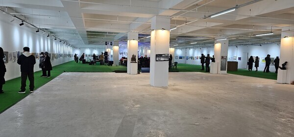 전시장 전경. 사진=신한대학 아트센터