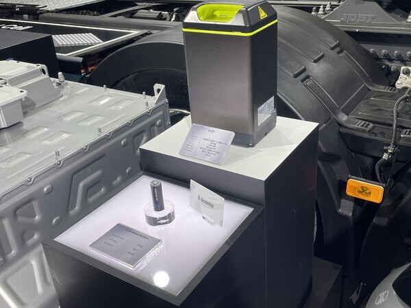 전기 스쿠터에 탑재되는 삼성SDI의 배터리. 사진= 김정후 기자