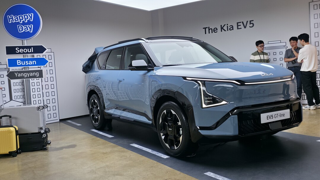 "와, 이게 바로 우리가 꿈꾸던 가족 SUV 아냐?" 기아 EV5, 첫 만남의 설렘과 감동