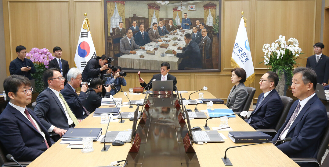 금통위, 금리 동결 배경…"...