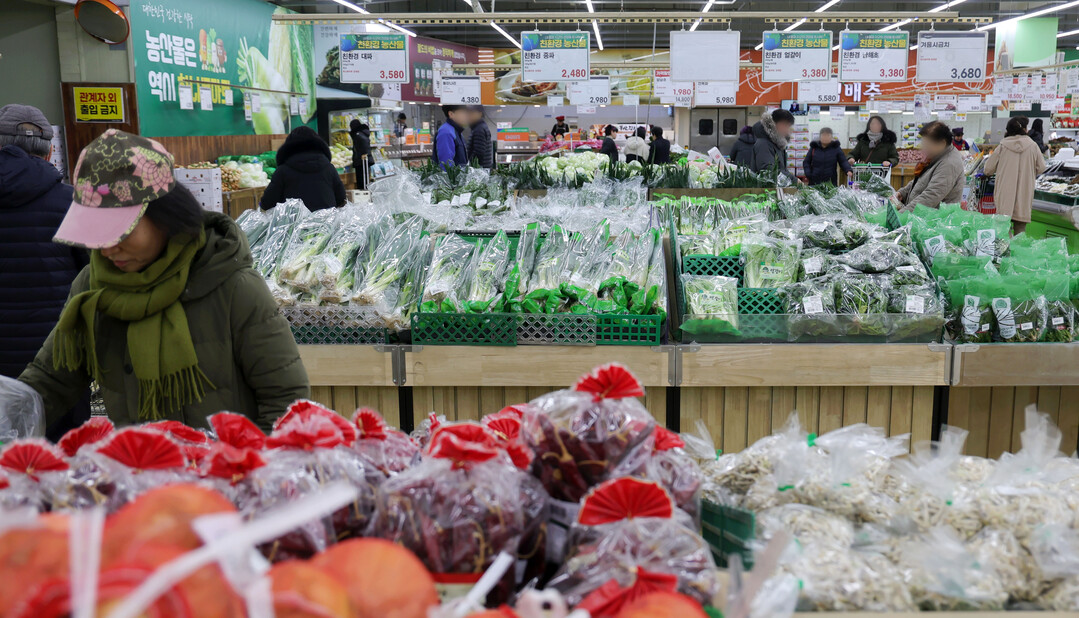 12월 생산자물가, 농산물·반도체 급등에 넉 달 연속↑
